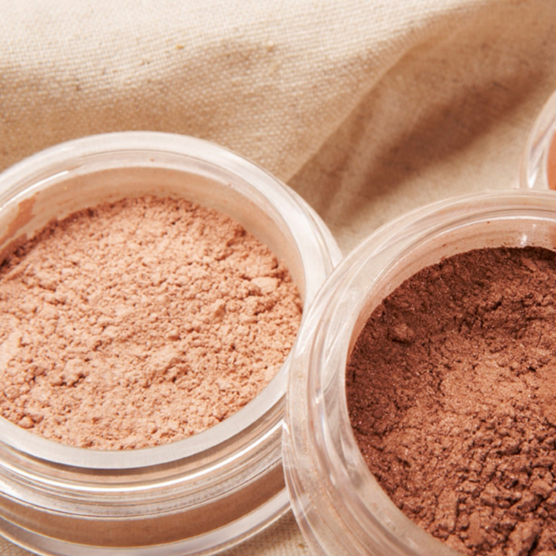Dispositivo di estrazione in controcorrente a bassa temperatura per materie prime cosmetiche
